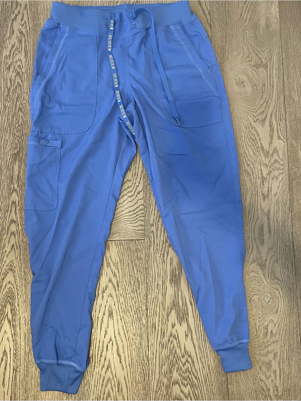 Med Couture Women’s Scrubs Set - Picture 3 of 4